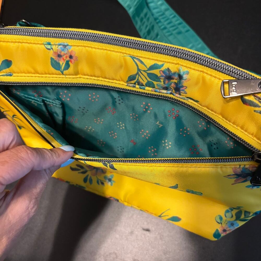 LUG Flare 2 Crossbody Bag Quilted Purse Floral BOUQUET YELLOW Green Purse - Picture 6 of 7